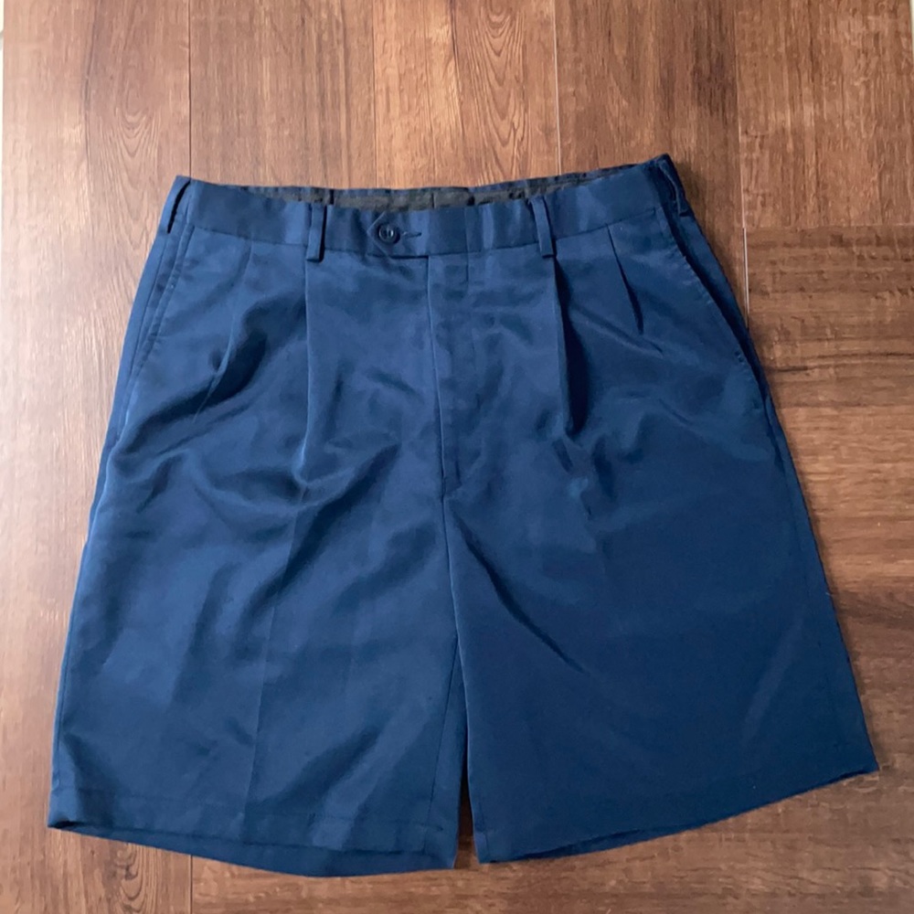JoS A. Banks Leadbetter Navy Golf Shorts. Sz 32